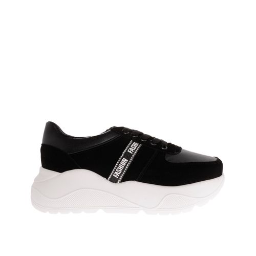 Tenis Abigail color negro con detalles laterales en pedrería D09980756501