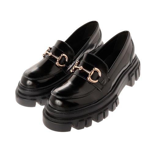 Mocasín Becky color negro con hebilla dorada D01130631501