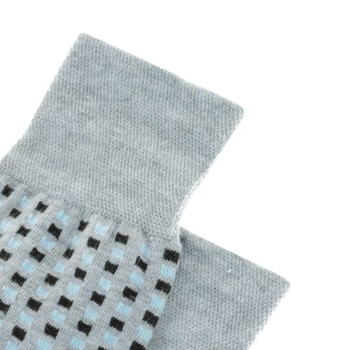 Calcetines color gris con diseño de cuadros D06880054560
