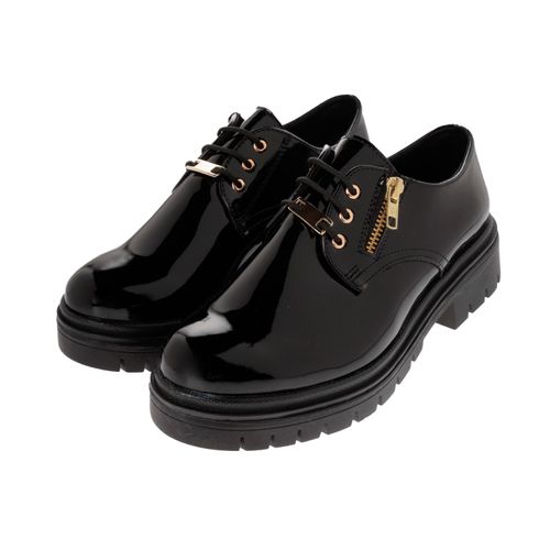 Choclos color negro estilo charol con detalle de cierre D15480020501