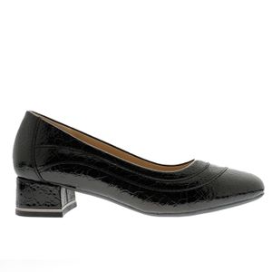 Zapatillas Cardi color negro textura croco