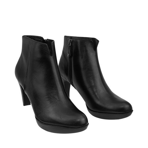 Botín Arantza Color Negro de Piel D01661112501