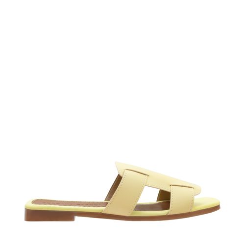 Sandalia Gaby Color Amarillo D14230040540