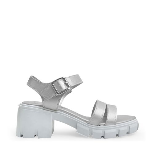 Sandalia Juana Color Plata D01130694612