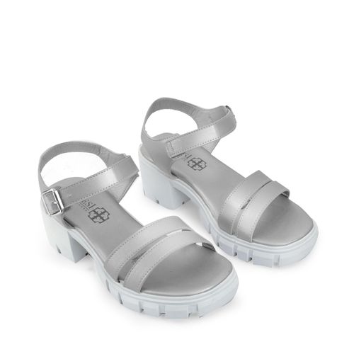Sandalia Juana Color Plata D01130694612