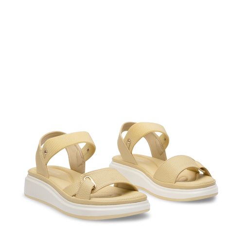 Sandalia Isabella Color Amarillo D06950174540